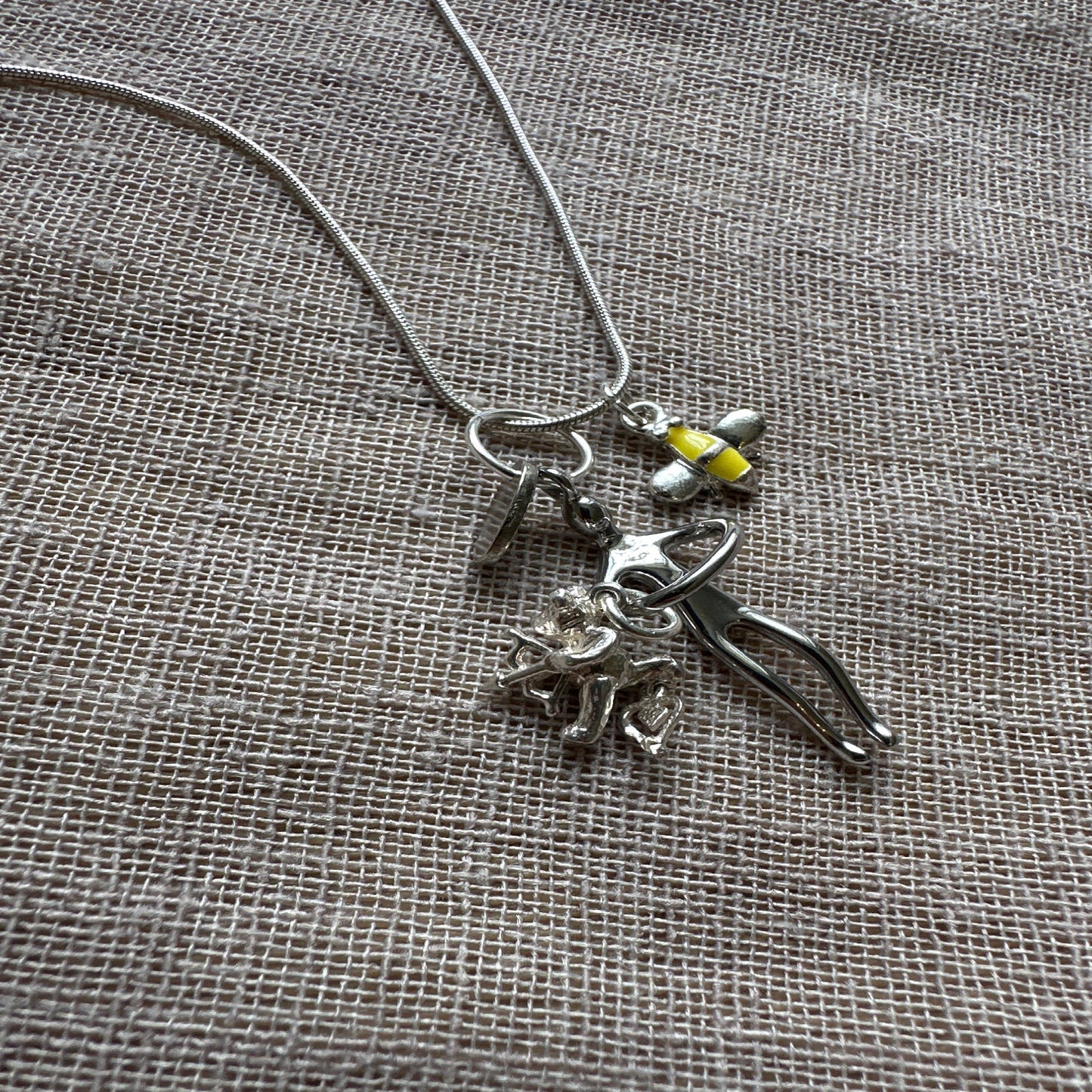 Bee charm necklace from Regilt – vintage nature-inspired jewelry.