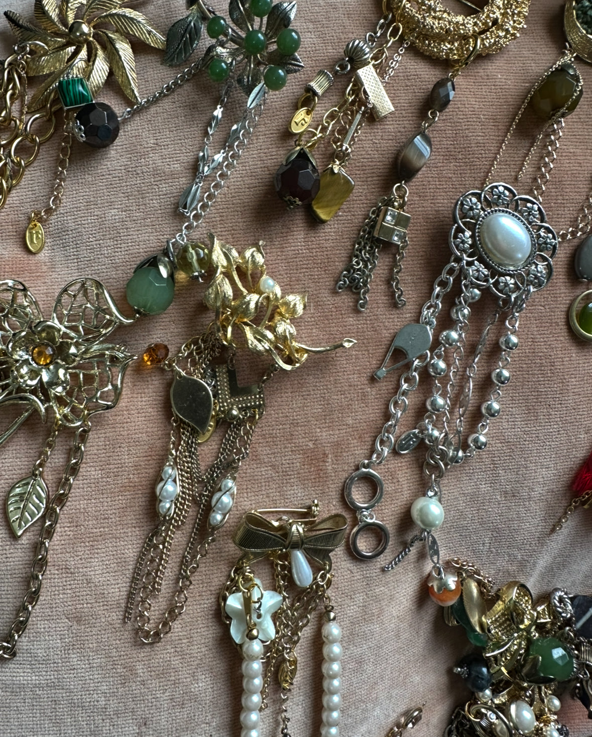 VINTAGE CHARM BROOCHES