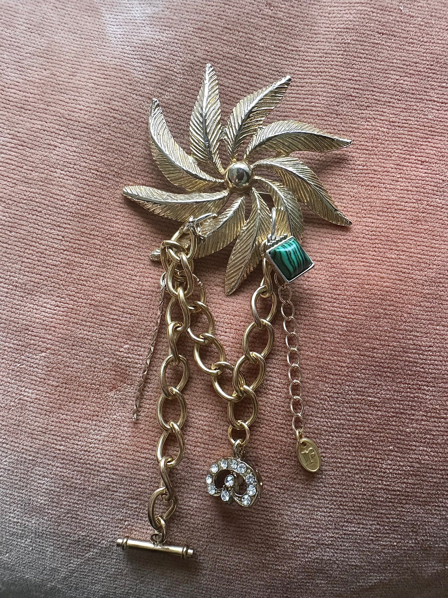 Sunburst Vintage Charm Brooch