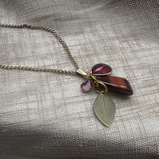 Golden leaf necklace from Regilt â€“ nature-themed vintage jewelry.
