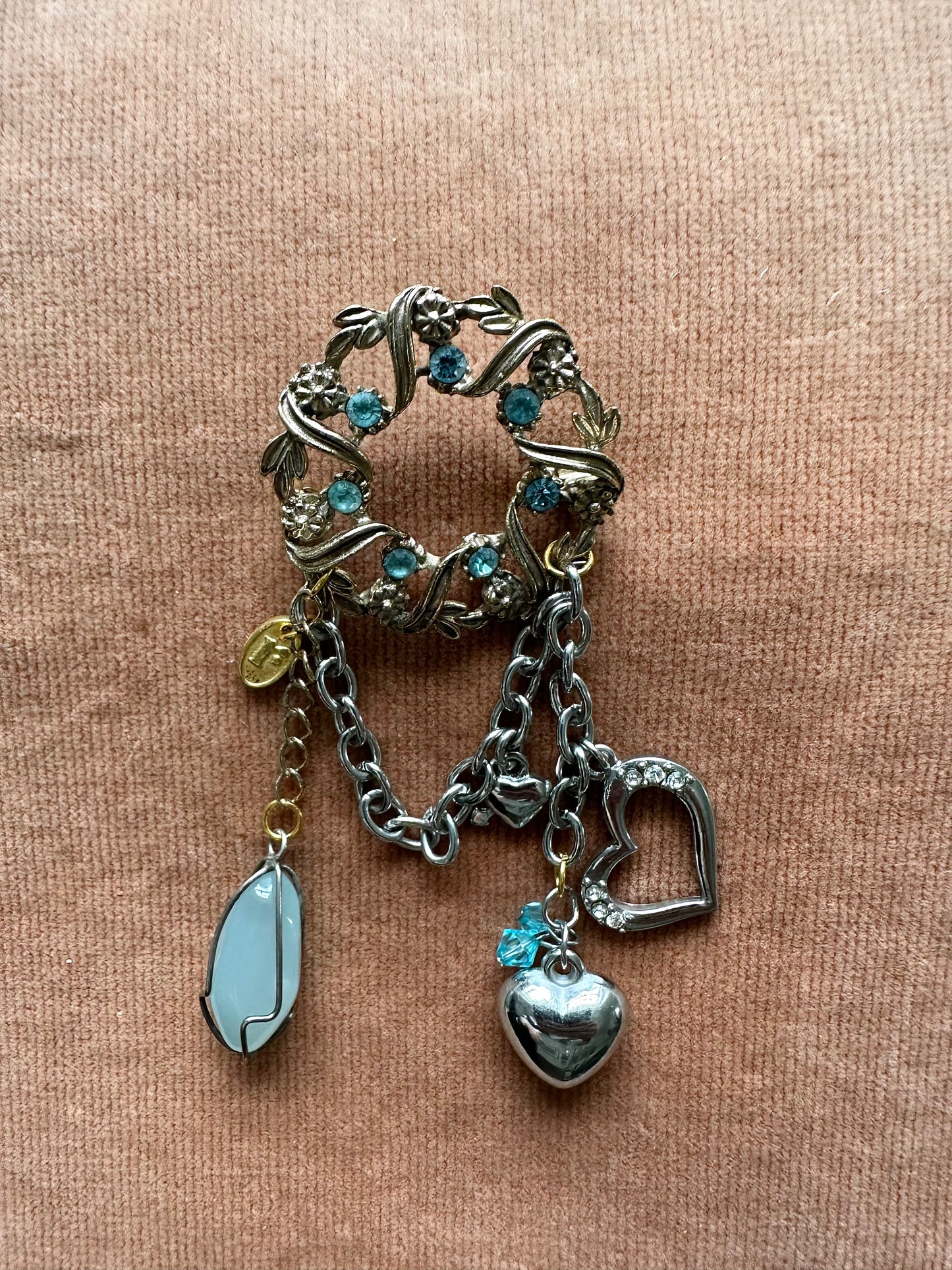 Blues Wreath Charm Brooch